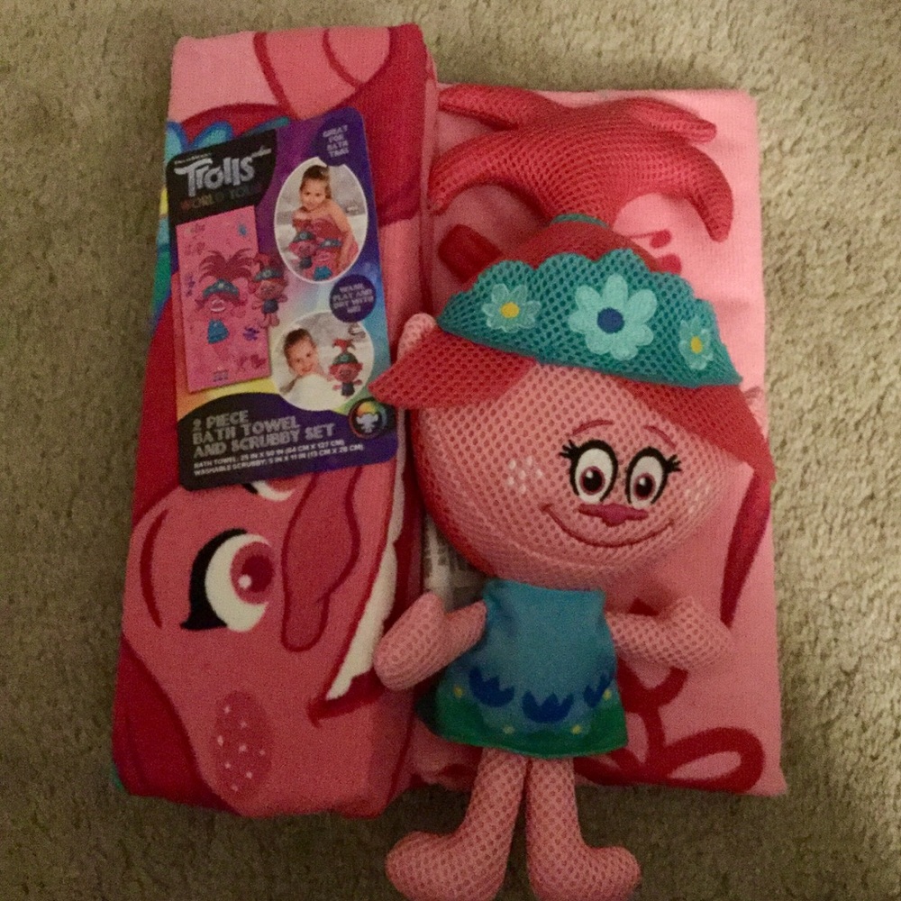 New Trolls bath towel and scrubbie